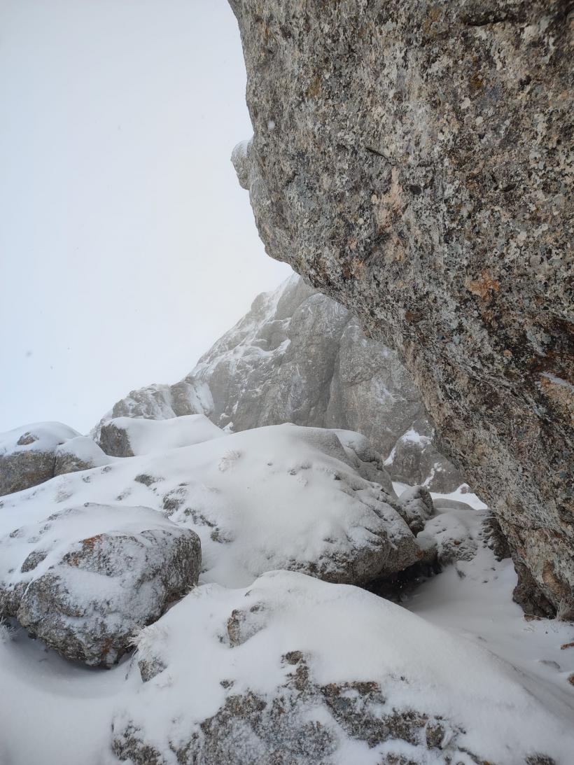 Un iranian grav rănit la cap este căutat de salvamontiști pe Platoul Bucegi 18810780