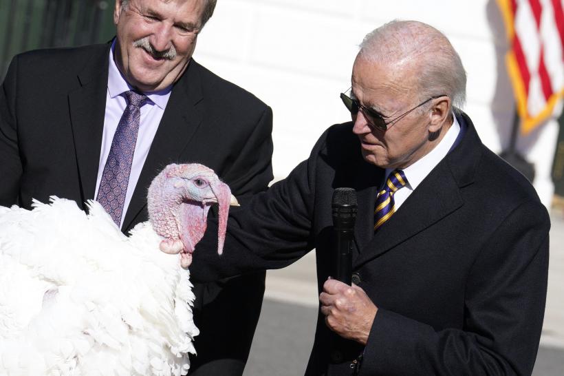 Preşedintele Joe Biden a graţiat doi curcani, pe Chocolate și Chip