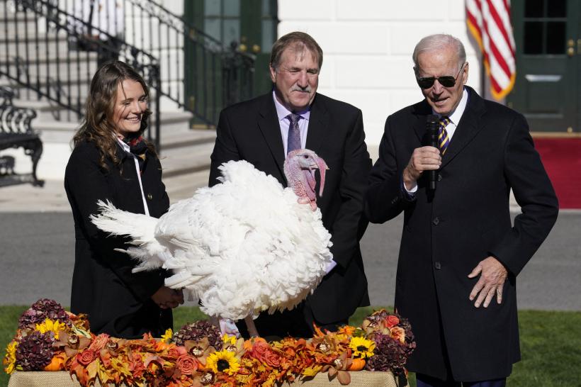 Preşedintele Joe Biden a graţiat doi curcani, pe Chocolate și Chip 18810778