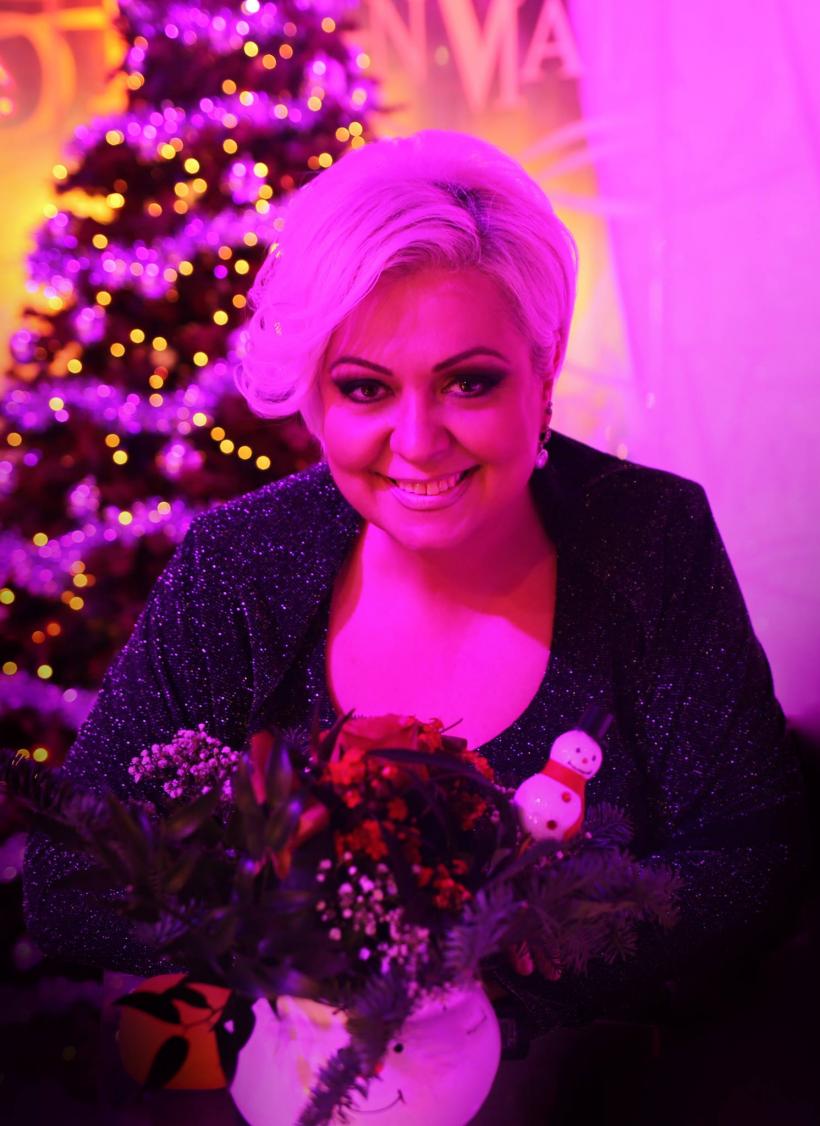 Recunoașteți vedeta? Este una dintre cele mai mari voci ale României!  18810603