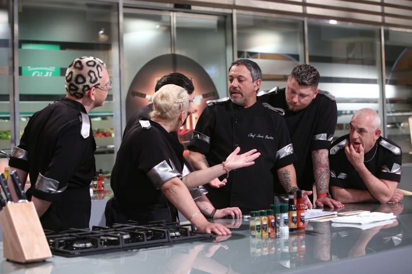 O nouă amuletă perturbă atmosfera la Chefi la cuțite.  ”Am avut o amuletă fantastică și am zis: < Gata, stop joc! >” 18810695