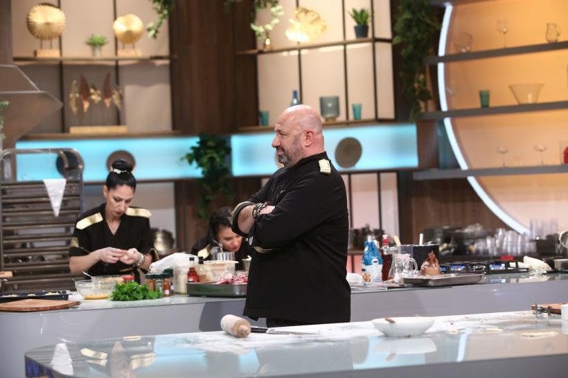 Chefi la cuțite, lider de audiență cu ediția de luni seară  Concurenții gătesc în versuri la battle-ul acestei seri:  urmează cel mai savuros poem scris în bucătăria Chefi la cuțite! 18810981