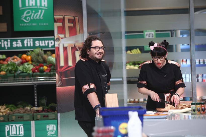 Chefi la cuțite, lider de audiență cu ediția de luni seară  Concurenții gătesc în versuri la battle-ul acestei seri:  urmează cel mai savuros poem scris în bucătăria Chefi la cuțite! 18810983