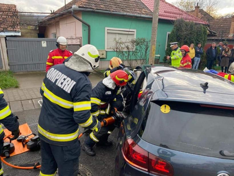 Accident GRAV în Mureș. O femeie se află în stare critică. Printre răniți este și o fetiță de 4 ani 18811134