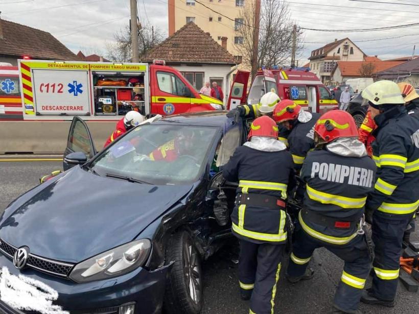 Accident GRAV în Mureș. O femeie se află în stare critică. Printre răniți este și o fetiță de 4 ani 18811135