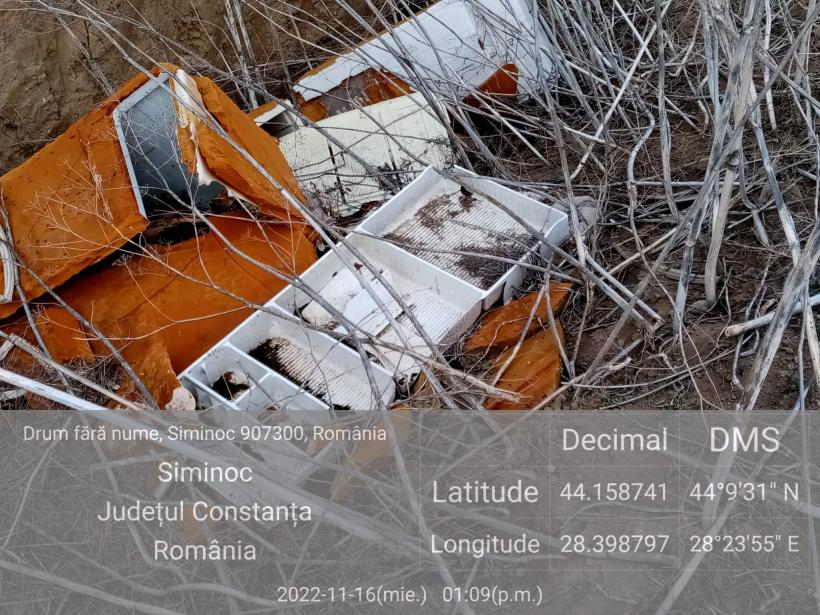Deșeuri abandonate în apropierea poligonului militar de la Murflatar 18811131