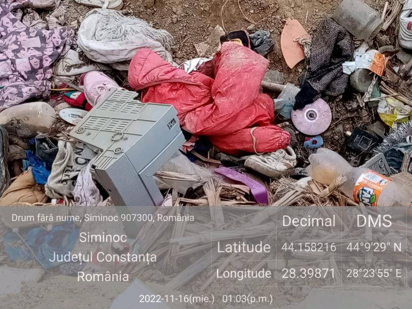 Deșeuri abandonate în apropierea poligonului militar de la Murflatar 18811132