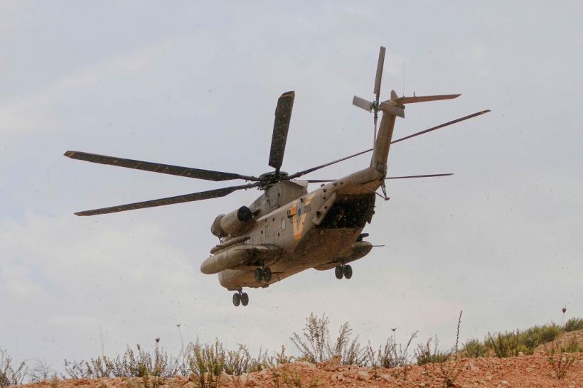 Londra înfurie Moscova: Marea Britanie trimite elicoptere în Ucraina