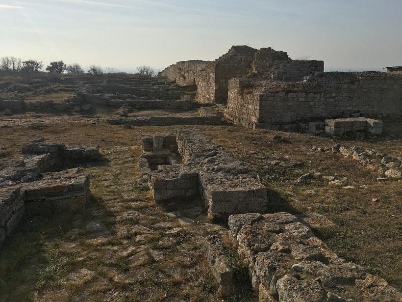 Țara Cărvunei, ilustrată de toamnă din cnezatul lui Dobrotici 18810885