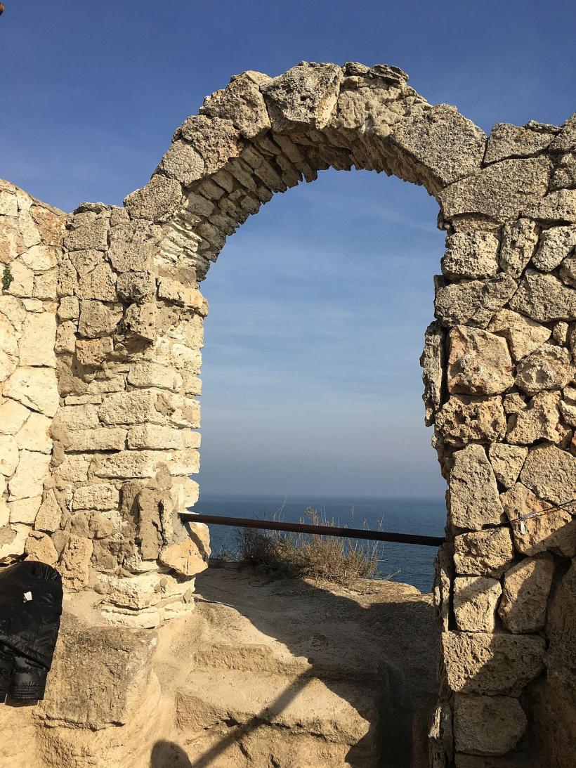 Țara Cărvunei, ilustrată de toamnă din cnezatul lui Dobrotici 18810887