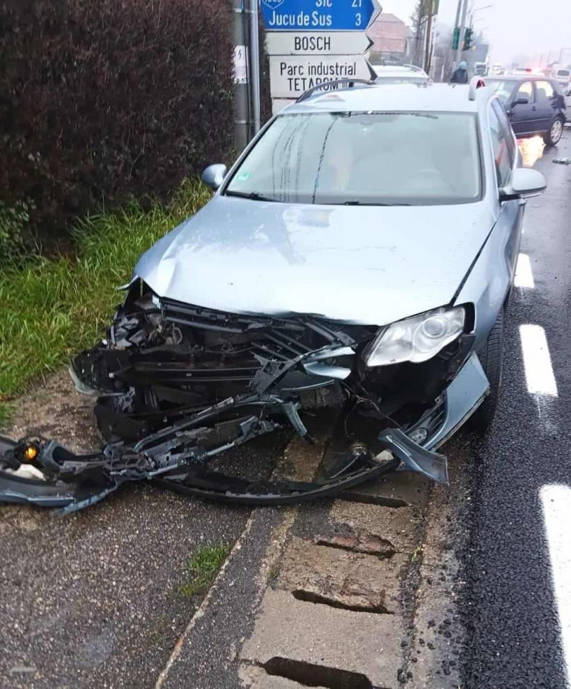 Accident cu 4 mașini pe DN1C E576, în localitatea Jucu 18811333