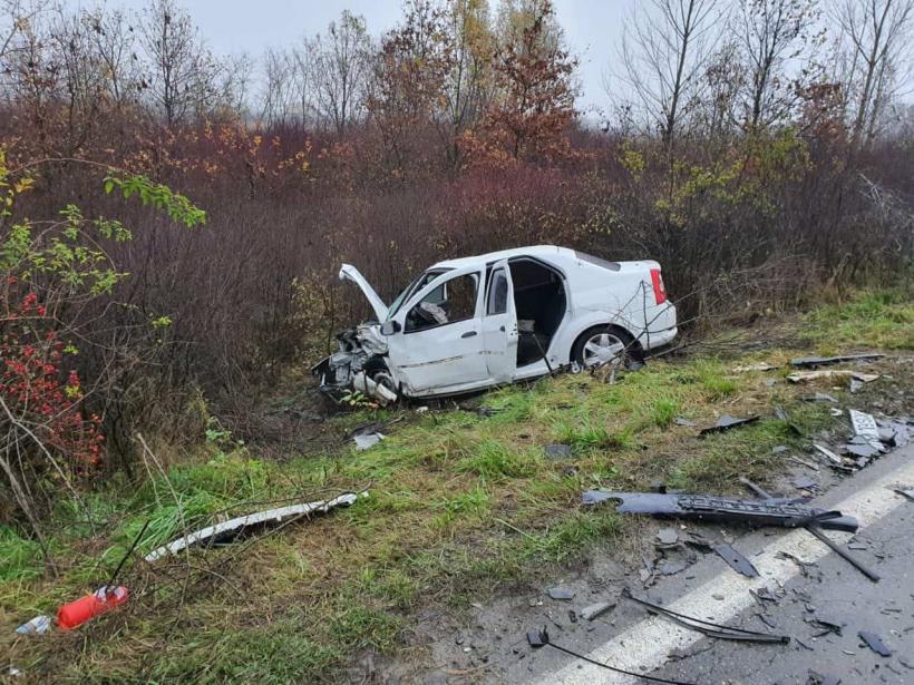 Accident grav pe DJ 592, în județul Timiș. O mașină a luat foc. Trei persoane au fost rănite 18811365