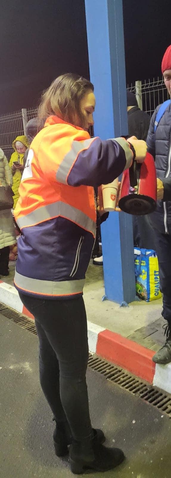 Oameni înghețați de frig, blocați în vama din Sighetu Marmației. Pană de curent la frontiera din Ucraina 18811485