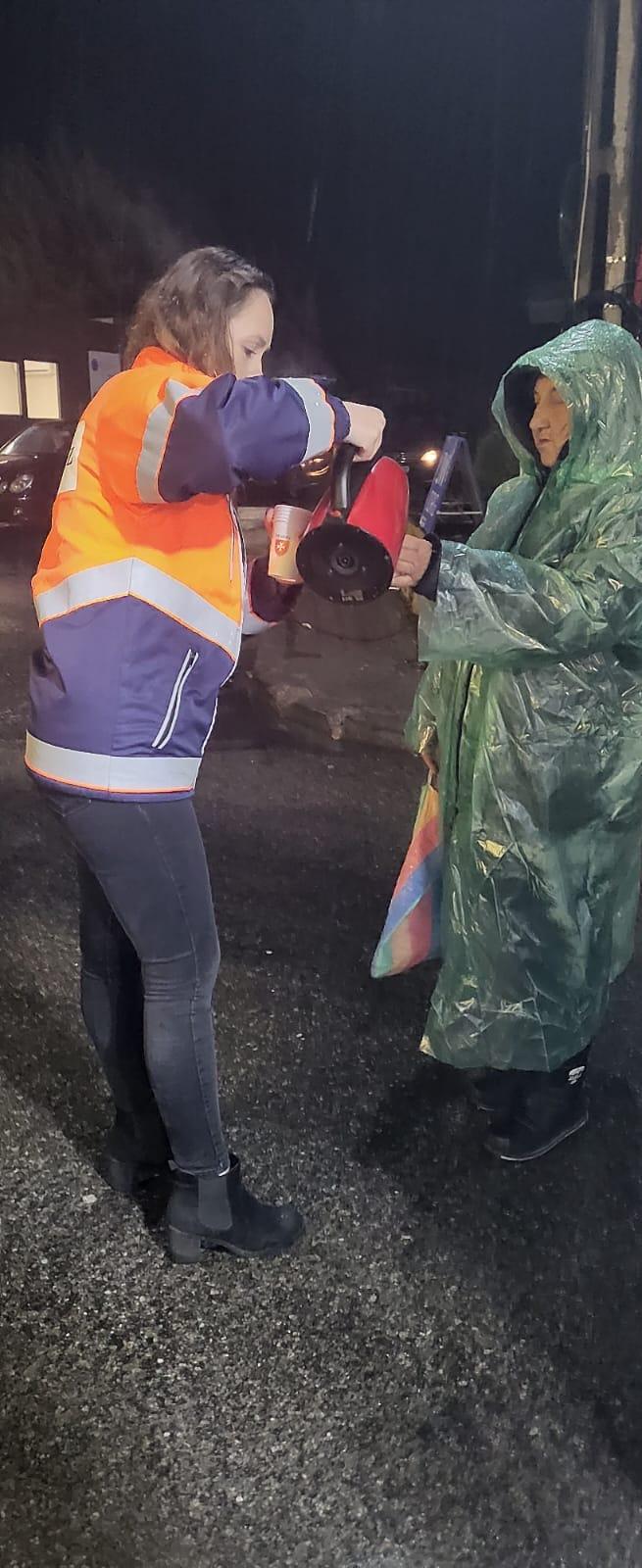 Oameni înghețați de frig, blocați în vama din Sighetu Marmației. Pană de curent la frontiera din Ucraina 18811488