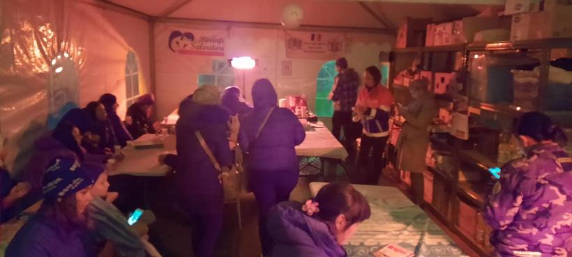 Oameni înghețați de frig, blocați în vama din Sighetu Marmației. Pană de curent la frontiera din Ucraina 18811489