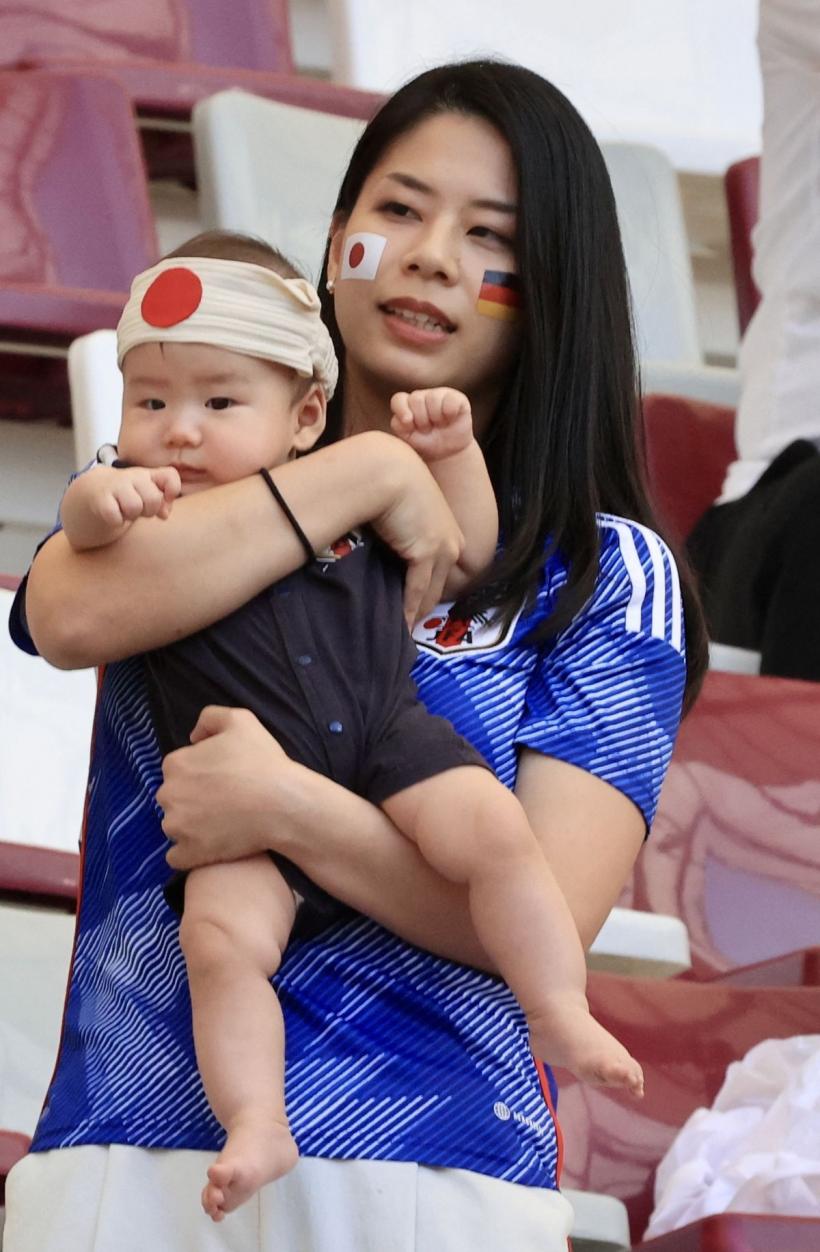 Cupa Mondială Qatar 2022: Fanii Japoniei curăță stadionul după victoria în fața Germaniei 18811356