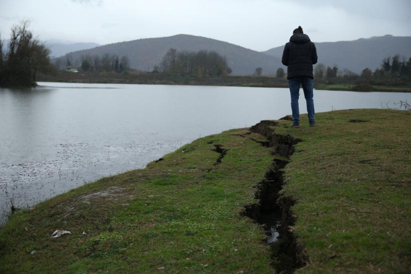 Înfricoșător! A crăpat pământul în Turcia în urma cutremurului din 23 noiembrie. Iată imaginile