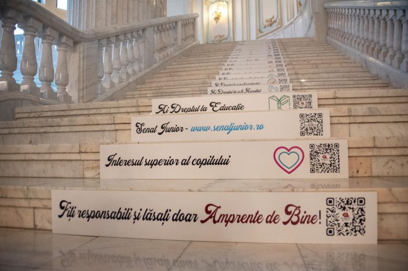 Inedit: Drepturile copiilor, scrise pe treptele Senatului României. &quot;Fiți responsabili și lăsați doar Amprente de Bine!&quot;