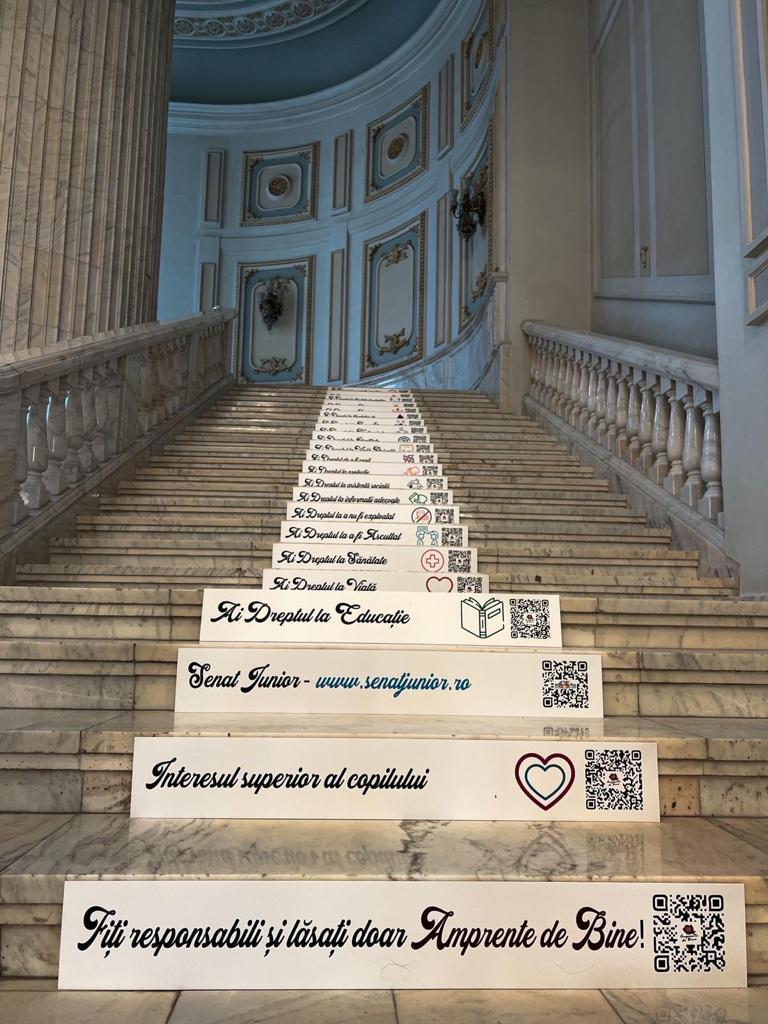 Inedit: Drepturile copiilor, scrise pe treptele Senatului României. "Fiți responsabili și lăsați doar Amprente de Bine!" 18811512