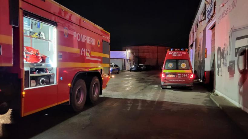 O mașină a ars în totalitate, iar alte 14 au fost afectate de un incendiu puternic, la Constanța, noaptea trecută  18811274