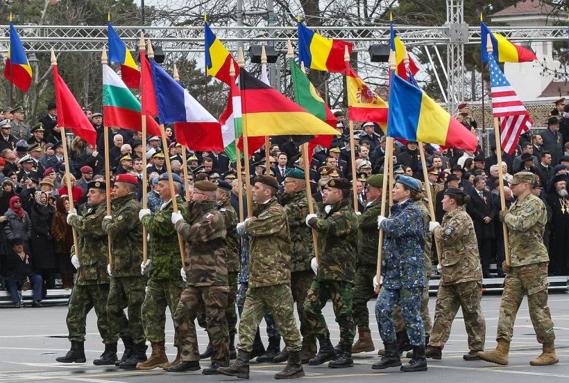 Statul decontează 32.000 de euro pentru ca 600 de reprezentanți ai statelor NATO să participe la parada militară de 1 Decembrie