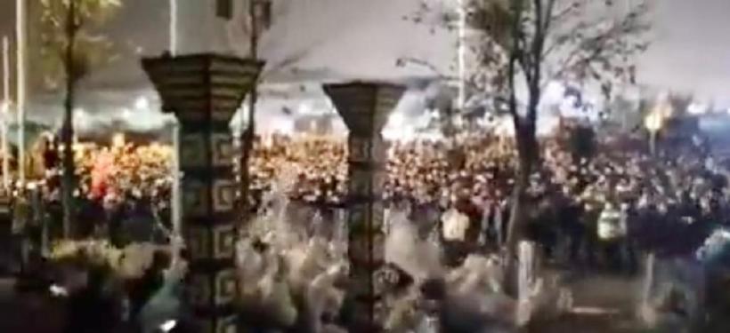 Protestele zguduie China! Lupte între forțele de ordine și chinezii înfuriați de restricțiile contra COVID-19 18811553