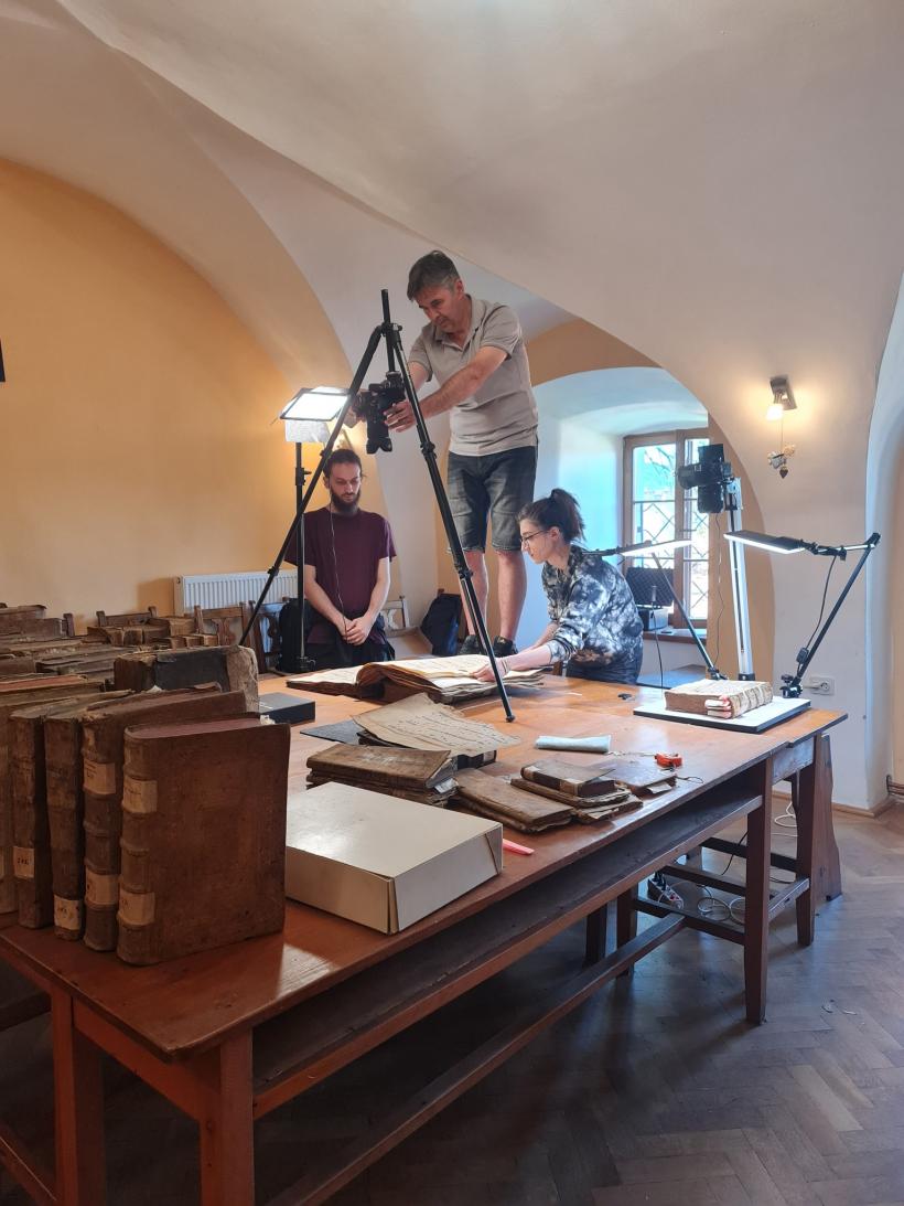 Comoară cu obiecte din secolul al IX-lea, ascunsă într-o biserică din Mediaș. „Descoperirea seamănă cu una dintre poveștile lui Indiana Jones” 18811804