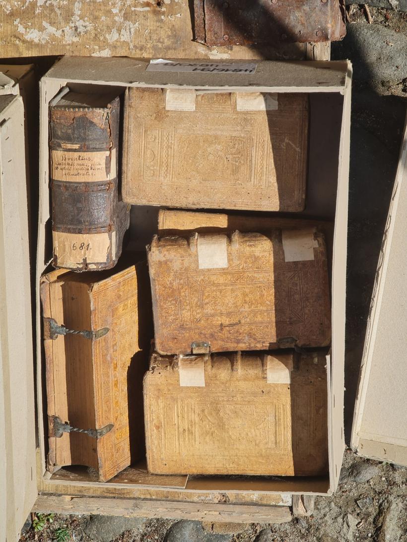 Comoară cu obiecte din secolul al IX-lea, ascunsă într-o biserică din Mediaș. „Descoperirea seamănă cu una dintre poveștile lui Indiana Jones” 18811816