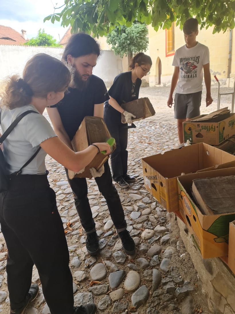 Comoară cu obiecte din secolul al IX-lea, ascunsă într-o biserică din Mediaș. „Descoperirea seamănă cu una dintre poveștile lui Indiana Jones” 18811817