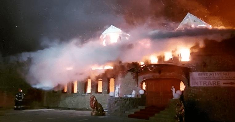 Incendiu la restaurantul Hanul Vânătorului din Galați. Flăcările s-au extins la o casă