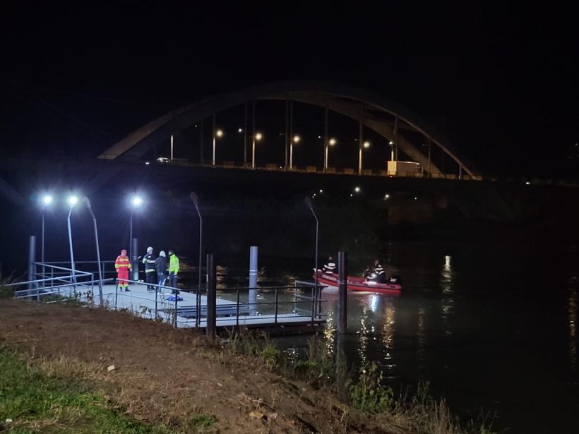 Alertă în Alba: Pompierii caută un băiat de 15 ani căzut în râul Mureș