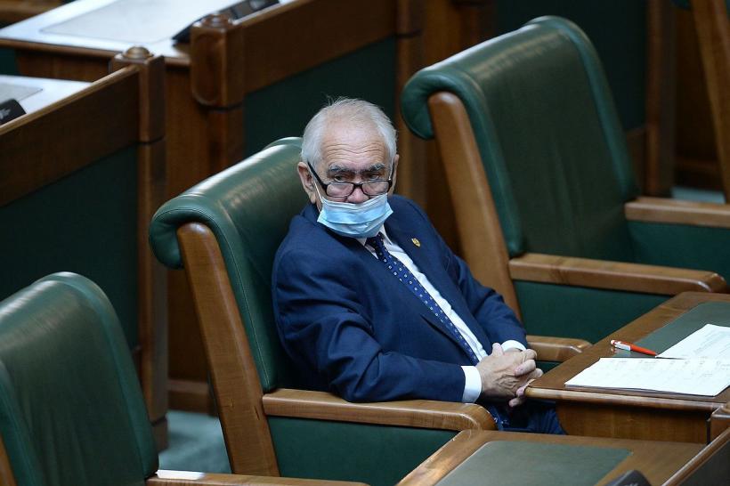 Fostul primar din Târgu Jiu, Florin Cârciumaru, reținut de procurori, în dosarul spălării Porții Sărutului cu jet de apă acum 9 ani 18812234