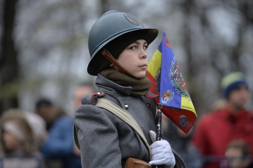 74% dintre români cred că țara merge într-o direcție greșită. Armata, pe primul loc la încredere 18812045