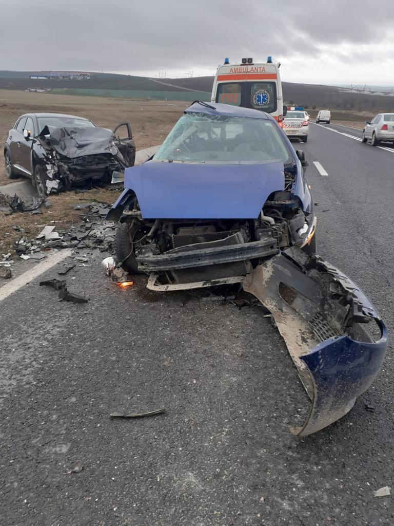 Accident teribil în județul Constanța. Sunt 3 victime, dintre care una încarcerată 18812392