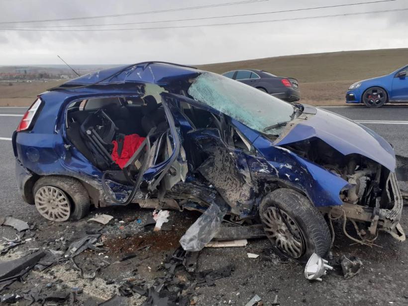 Accident teribil în județul Constanța. Sunt 3 victime, dintre care una încarcerată 18812394