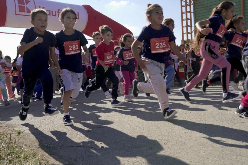 Comunitatea din Castelu are mai multă grijă de copiii ei 18812417