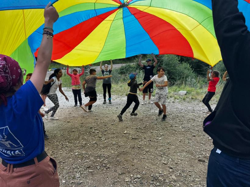 Comunitatea din Castelu are mai multă grijă de copiii ei 18812418