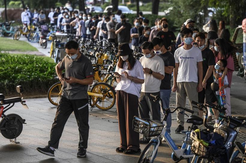 Beijingul dă înapoi: Autoritățile ridică restricțiile din zona celei mai mari fabrici de iPhone din lume
