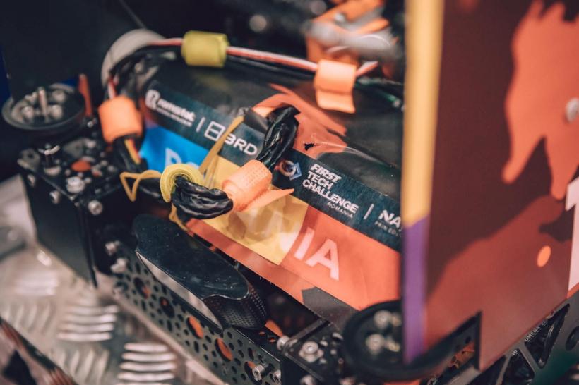 Echipa de robotică, Delta Force, caștigătoare a titlului de campioană mondială, a rămas fără burse de performanță 18812616