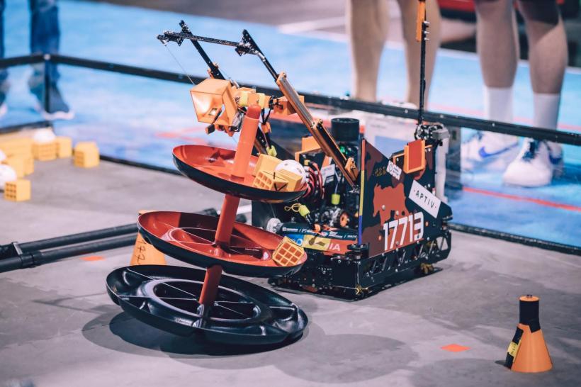 Echipa de robotică, Delta Force, caștigătoare a titlului de campioană mondială, a rămas fără burse de performanță 18812617