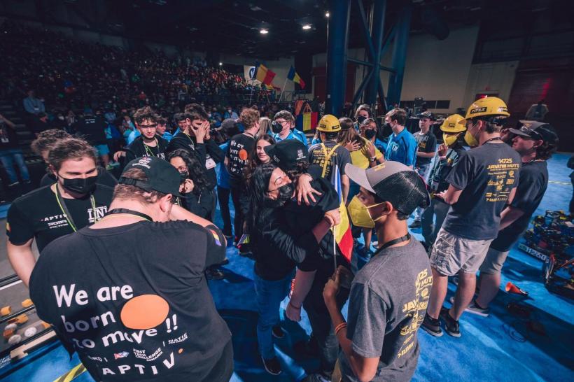 Echipa de robotică, Delta Force, caștigătoare a titlului de campioană mondială, a rămas fără burse de performanță 18812618