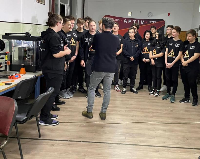 Echipa de robotică, Delta Force, caștigătoare a titlului de campioană mondială, a rămas fără burse de performanță 18812623