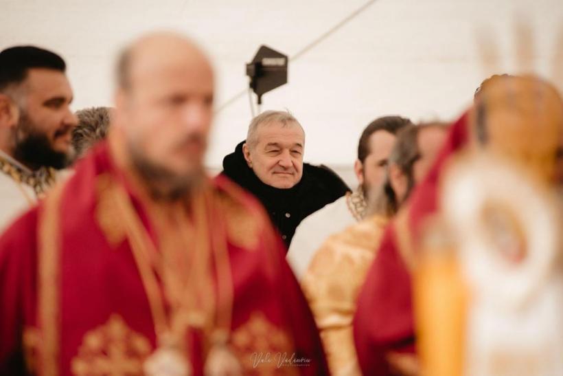 Gigi Becali, în pelerinaj la Peștera Sf. Andrei: "Am zis să calc puţin pe sfinţenie"  18812694