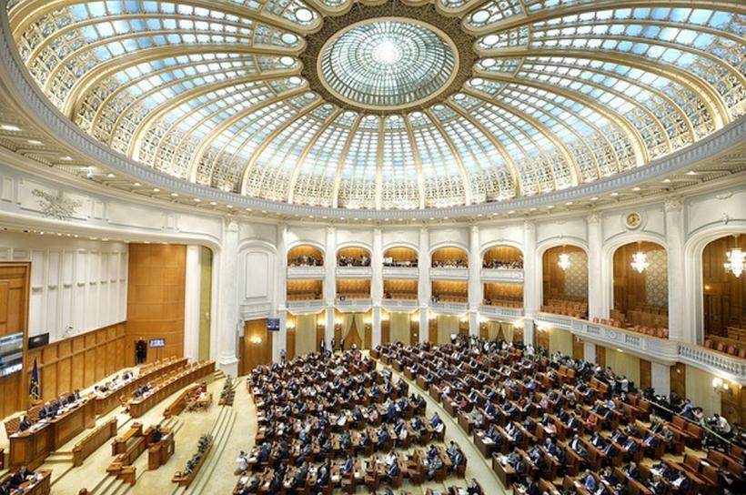 Cumpărături de toamnă, la Parlamentul României, de 7,4 milioane de lei. Motocositoare, mașini, imprimante și sisteme de videoconferință