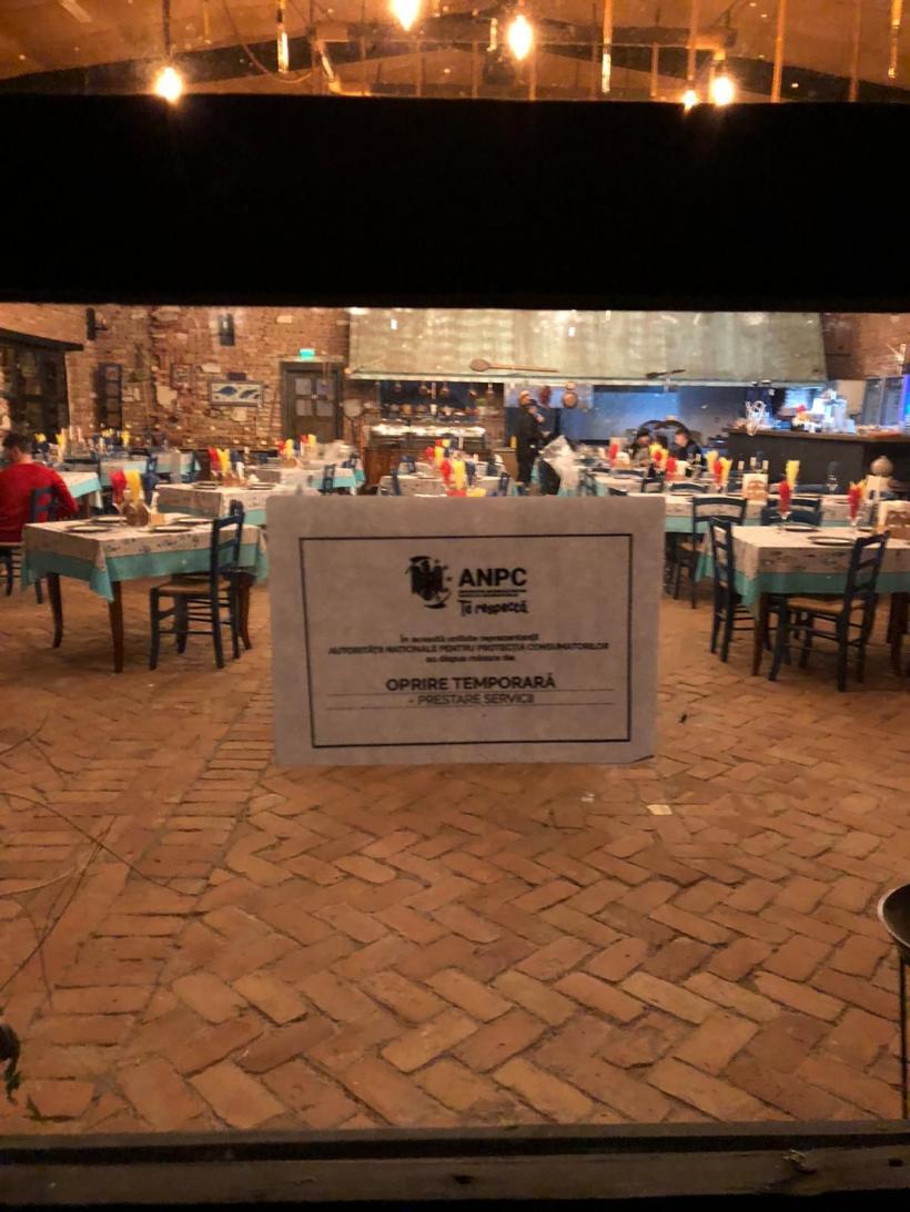 Alimente mucegăite, expirate din 2019, muște, mizerie, miros înțepător și excremente de animale la un restaurant din Vadu 18812899