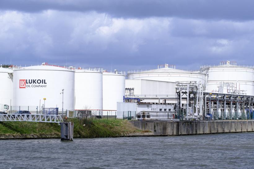 Embrago petrolier. Lukoil va opri livrările de țiței către UE prin conducta Baku-Tbilisi-Ceyhan