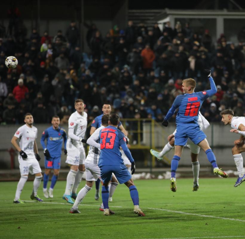 FCSB învinge cu emoții în deplasare la FC Botoșani și urcă pe locul 5 în Superligă 18812906