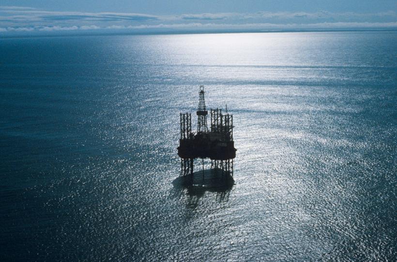 UE discută plafonarea prețului petrolului rusesc la 60 dolari/baril, cu o revizuire bilunară