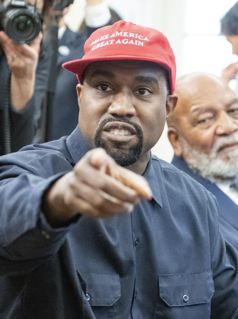 Începe curățenia! Elon Musk suspendă contul de Twitter al lui Kanye West 18812969