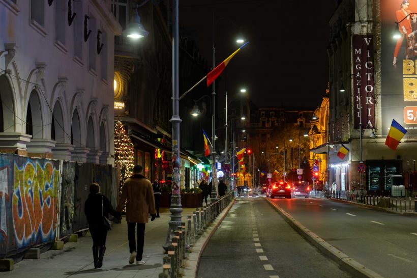 Bucureștenii, în întuneric de sărbători. Luminițele lui Nicușor Dan, o dezamăgire. Iată imaginile!  18813207